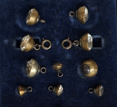 Dans un écrin ENSEMBLE de 10 éléments de...