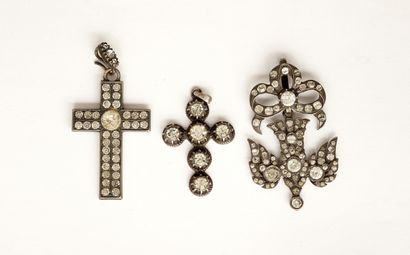 ENSEMBLE en argent min 800/°° comprenant...
