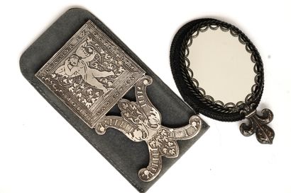 ENSEMBLE en métal argenté de 2 petits MIROIRS...