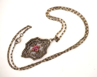 COLLIER en argent min 800/°° à maille fantaisie...
