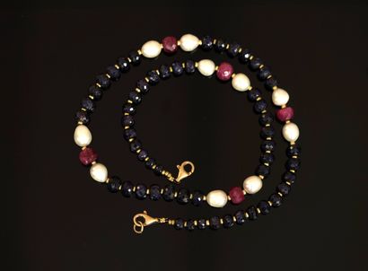 FANTAISIE - COLLIER composé de perles facettées...