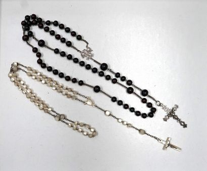 RELIGIOSA - ENSEMBLE comprenant 2 chapelets,...