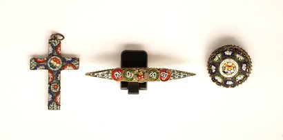 ENSEMBLE en métal doré et micro-mosaïque...