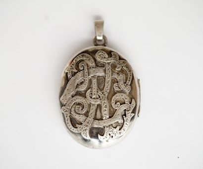 GRAND MEDAILLON ouvrant en argent min 800/°°...