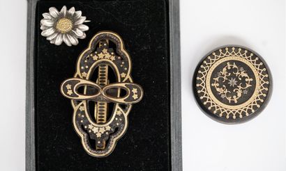 ENSEMBLE comprenant 2 BROCHES anciennes en...