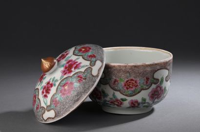 * CHINA, export porcelain, 18th - 19th century
Covered...