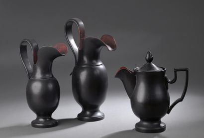 * Three-piece service in black lacquer
Minor...