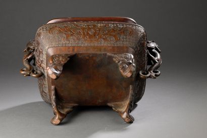 CHINA, 20th century
Quadripod incense burner...