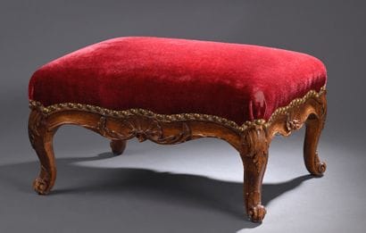 * Louis XV period stool
In molded and carved...