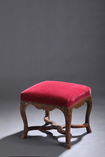 * Louis XV period stool
In molded and carved...