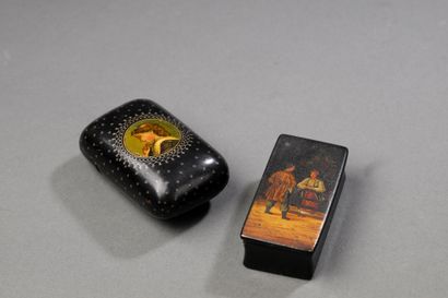 RUSSIA
Set of 2 black lacquered papier-mâché...