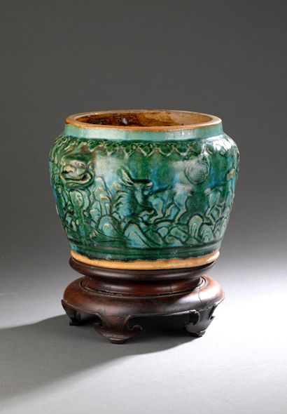 CHINA, Ming dynasty (1368-1644) 
Shanxi kiln
Green-glazed...