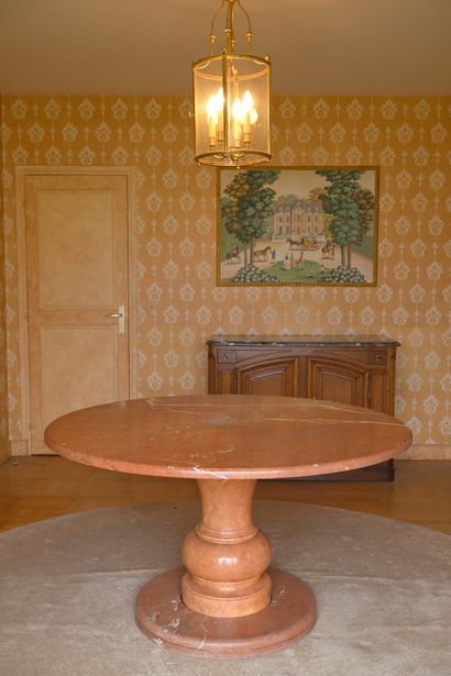 * Large circular pedestal table, 20th century
Incarnate...