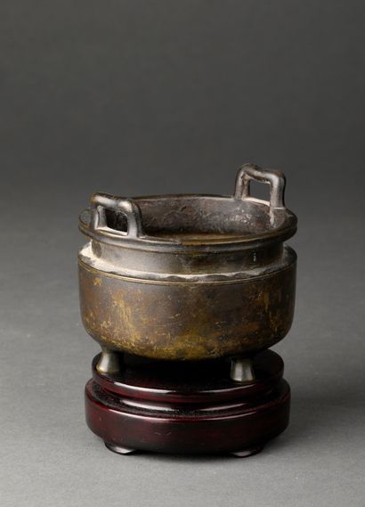 CHINA, Qing period (1644-1912)
Tripod incense...