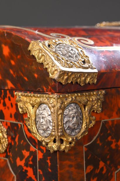 * Rectangular tortoiseshell veneered case,...