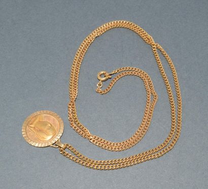 PENDENTIF en or jaune 18k (750/°°) figurant...