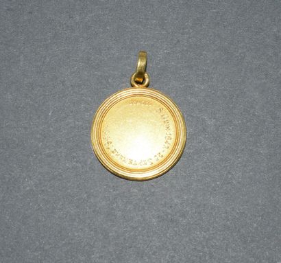 MEDAILLE D’AMOUR en or jaune 18k (750/°°)...
