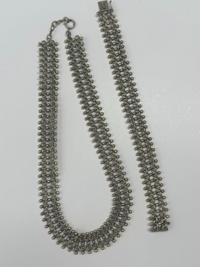 LOT comprenant une parure en argent (800/°°),...