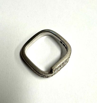 DINH VAN
BAGUE ornée de diamants brillantés,...