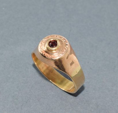 BAGUE CHEVALIERE en or jaune 18k (750/°°)...