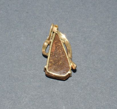 PENDENTIF en or jaune 9k (375/°°) orné d’une...