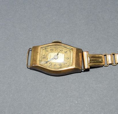 MONTRE boitier en or jaune 18k (750/°°) et...
