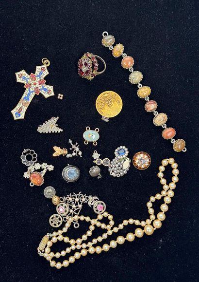LOT d'éléments de bijoux anciens, aciers,...