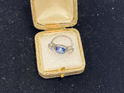 BAGUE jarretière en argent ornée d'une pierre...