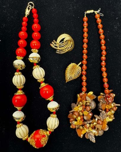 LOT FANTAISIE VINTAGE comprenant des broches...
