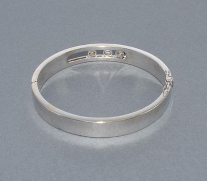 BRACELET JONC ouvrant en or blanc 18k (750/°°)...