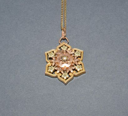 CHAINE en or jaune 18K (750°°) maille gourmette...