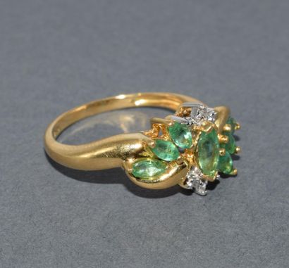 BAGUE en or jaune 18k (750/°°) stylisant...