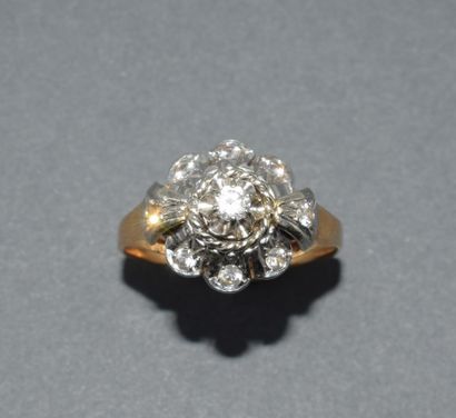 BAGUE Marguerite en or jaune et blanc 18k...