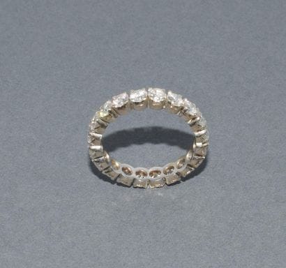 ALLIANCE AMERICAINE en or blanc 18k (750/°°)...