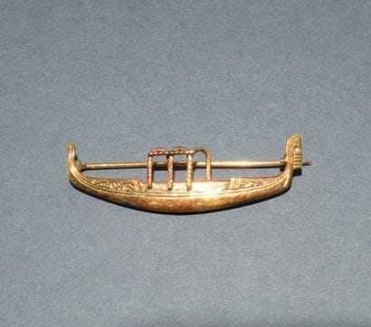 BROCHE en or jaune 18k (750/°°) figurant...