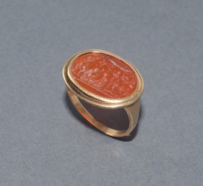 BAGUE or jaune 18k (750/°°) ornée d’une intaille...