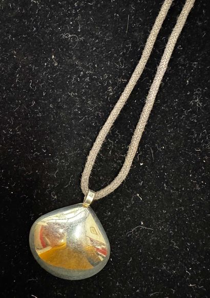 RMN - Réunion des musées nationaux.
Pendentif...