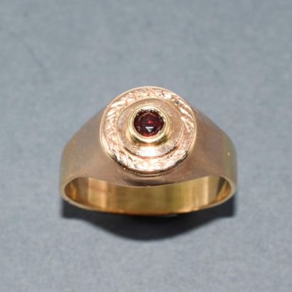 BAGUE CHEVALIERE en or jaune 18k (750/°°)...