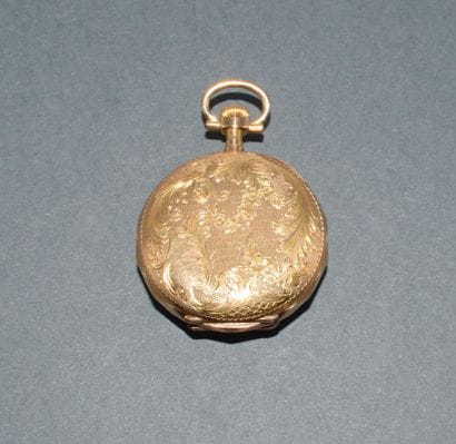 MONTRE DE COL en or jaune 18k (750/°°) à...