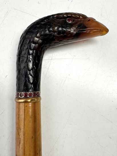 POMMEAU de canne en corne sculpté d'une tête...