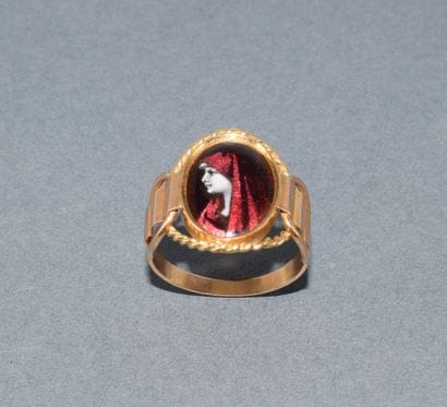 BAGUE CHEVALIERE en jaune 18k (750/°°) ornée...