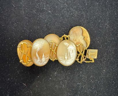 BRACELET en pomponne, les maillons en camées...