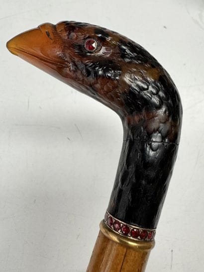 POMMEAU de canne en corne sculpté d'une tête...