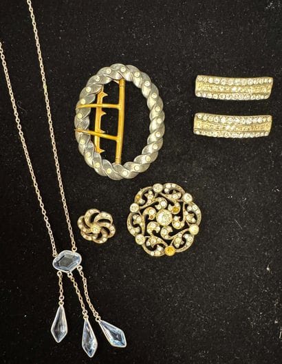 COLLIER bayadère en métal et pierres bleues,...