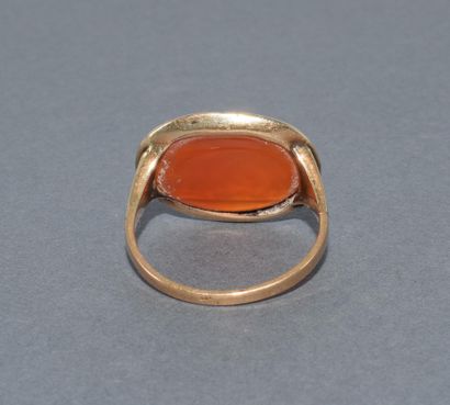 BAGUE or jaune 18k (750/°°) ornée d’une intaille...