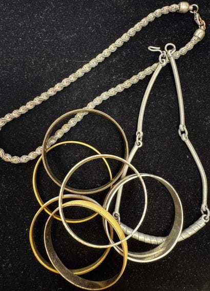 ENSEMBLE de bijoux fantaisie comprenant une...