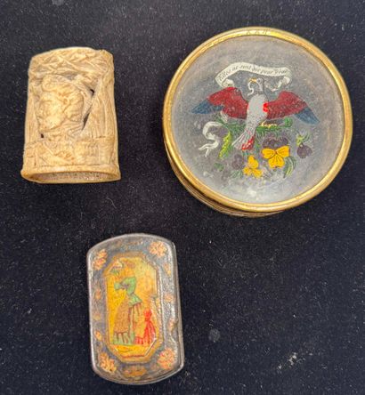 LOT composé d'une boîte, une tabatière et...