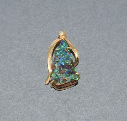 PENDENTIF en or jaune 9k (375/°°) orné d’une...