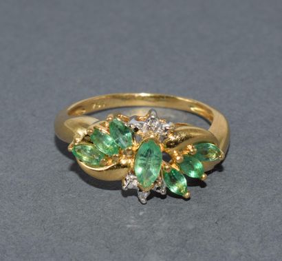 BAGUE en or jaune 18k (750/°°) stylisant...