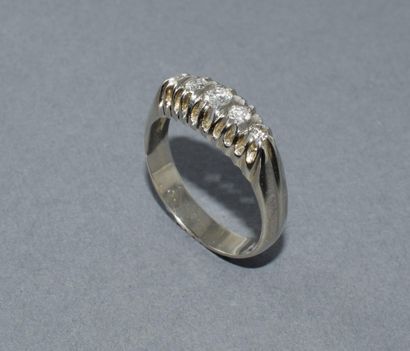 BAGUE jarretière originale en or blanc 18k...